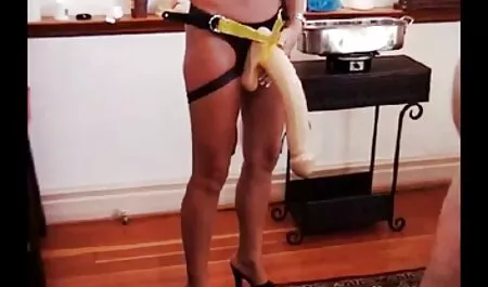 يقيس المشغل طول كس الفتاة ، حلق ، صب مع الأدوات سكس رومنسي مترجم للعربية