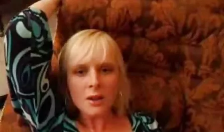 النساء ارتداء الملابس افلام سكس مترجم عربي الحمراء حليب كبير أمام الكاميرا