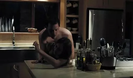 فتاة بالأبيض والأسود مع افلام سكس مشاهير عرب الديك