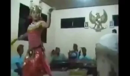 ريمانتيكا لن افلام سكس محارم روسي مترجم يحل محل الوغد.