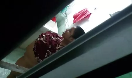 فتاة مثير يجلس افلام جنس مترجمة بالعربية على رأس الفتاتين .
