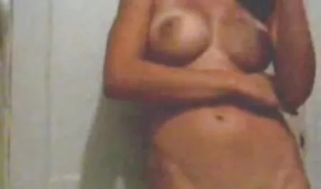 اختيار الرجل صب مواجهة من اثنين من أزواج من افلام مصري جنس الحيوانات المنوية في نفس الوقت.