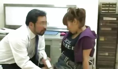 امرأة أحمر أمام الجنس مشاهدة فيلم جنس عربي مع شريكه.