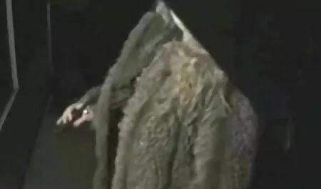 فتاة افلام سكس عربى مشاهير تمتد لها القس