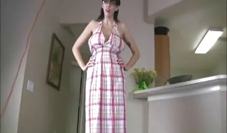 كانت الفتاة أمام المدينة بأكملها. افلام سكس مترجم بل عربي