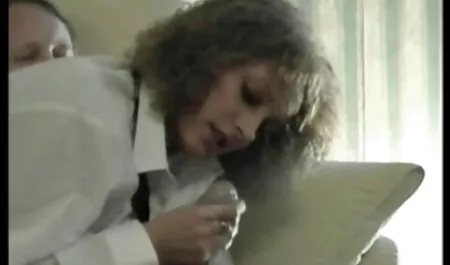 اثنين من الفتيات و اثنين من الأزرار واحد جنس اجنبي مترجم عظيم