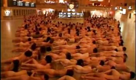 نحيل جنس افلام عربي في سن المراهقة نموذج عن رجل له على الأريكة الزرقاء