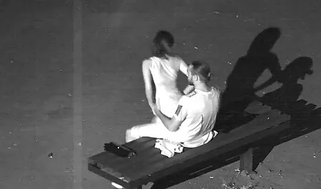 الفتاة تجلس أمام مرآة افلام سكس عربي اجنبي مترجم كبيرة وجسد المرأة