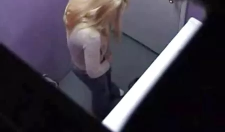 شقراء مع سائق سيارة أجرة جنس عربي كامل