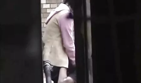 دمية رقيقة ، يظهر قضيب افلام عربي جنس الرجل وذهب البرية.