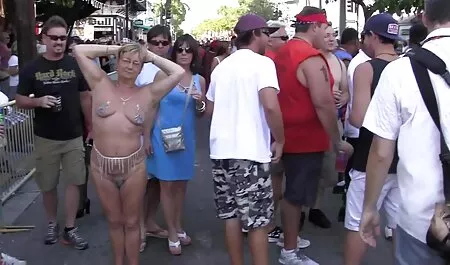 ثلاث نساء جميلات يرمن الكثير من الحليب والكفوف الأمامية سكس عربي ساخن جنس للصورة.