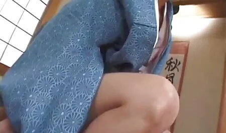 فتاة روسية تبلغ من العمر 45 عاما مع دسار في مهبلها لديها خيال افلام سكس عربي اجنبي مترجم مع الديك في يدها.