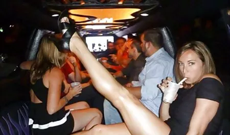 الفتاة ، التي تسيطر على قوة افلام سكس مترجم للعربية اليدين والقدمين من الحصان