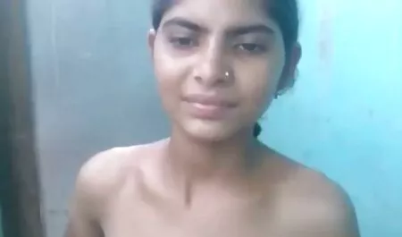 اثنين من جنس عربي مترجم الممرضات تهيمن على رجل