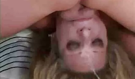 الفتيات افلام سكس مترجم عربي كتابه يلهون في طماق الأحمر و الجلوس مع الأسطوانة على وجه الرجل