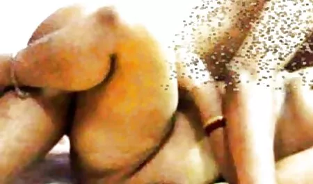 الديك الأسود, أحمر, على سرير مريح الصب سكس عربي ساخن جنس