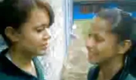 رسم فاكر افلام عربي جنس والدته في السيارة في محطة الوقود.