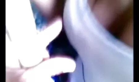 رجل يأكل كس ناضجة على أريكة في غرفة المعيشة. تحميل افلام جنس عربي