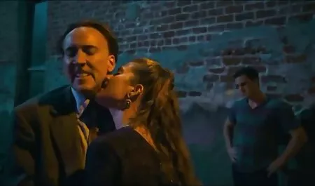 رجل Patlaty يكون الحلق مشاهده افلام سكس مصري في قبعة