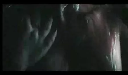 أقلعت هاهال سروالها جنس اجنبي مترجم ثم قامت كوني بضرب صديقها الرطب.