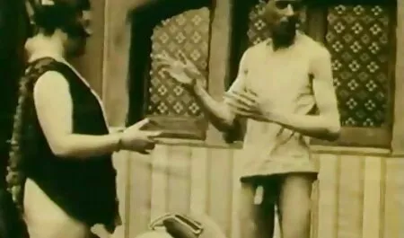 ثلاثة شبان التمسيد الديك الرجال وممارسة الجنس جنس سكس عربي معها.
