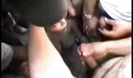 الرجل مع جنس اجنبي وعربي القضيب ، وهناك فتاة شقراء مع الثدي الصغيرة في تطوير الذيل.