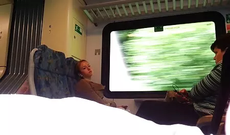 عميل يأكل مدلك على مرتبة هوائية في القبعة افلام جنسيه عرب